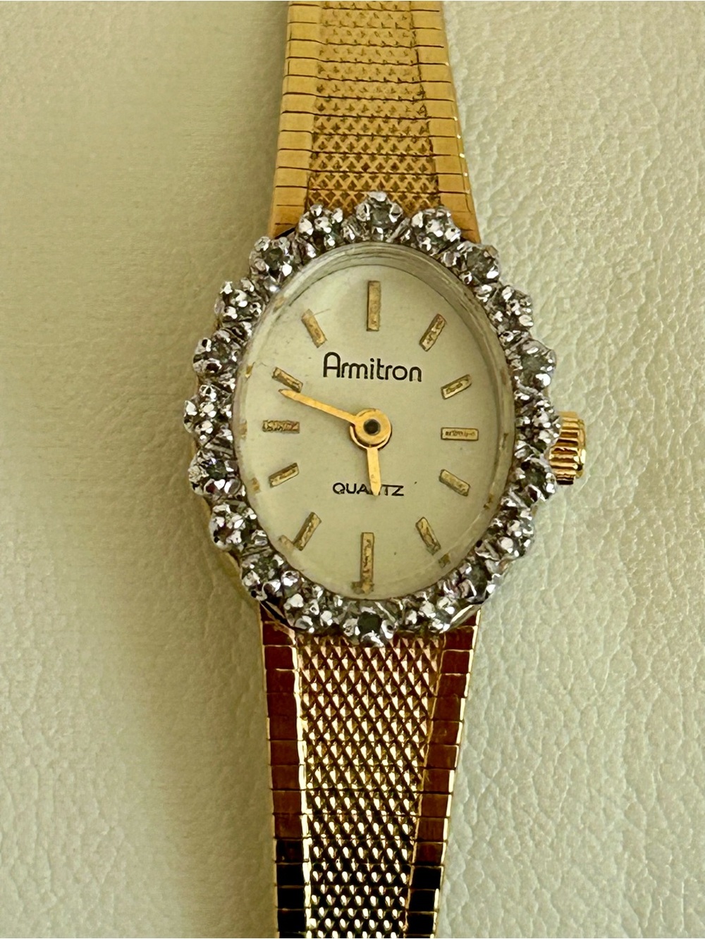 VTG ARMITRON LADIES QUARTS GOLD TONE OVAL DIAMOND ACCENT BEZEL WATCH NEW BATTERY